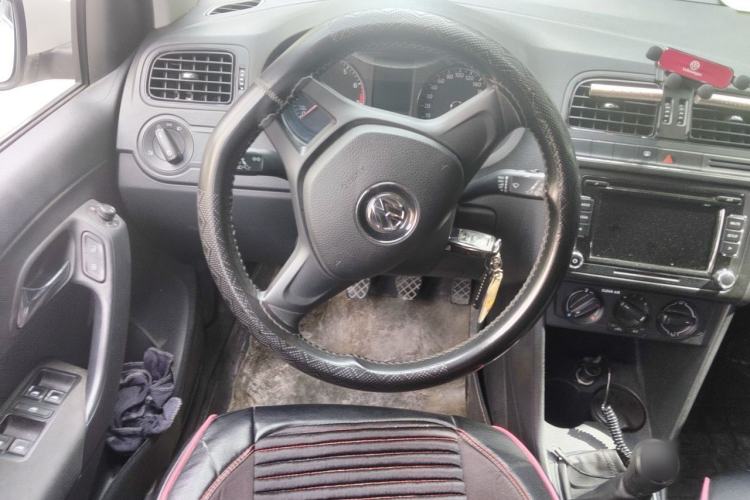 Used Volkswagen Polo 2016 1.4L Manual Fashion Model Steering Wheel