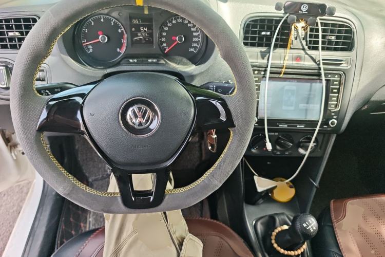 Used Volkswagen Polo 2016 1.4L Manual Fashion Model Steering Wheel