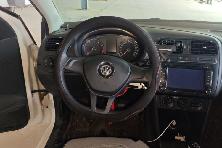 Used Volkswagen Polo 2016 1.4L Manual Fashion Model Steering Wheel