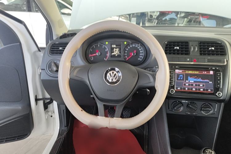 Used Volkswagen Polo 2016 1.4L Manual Fashion Model Steering Wheel