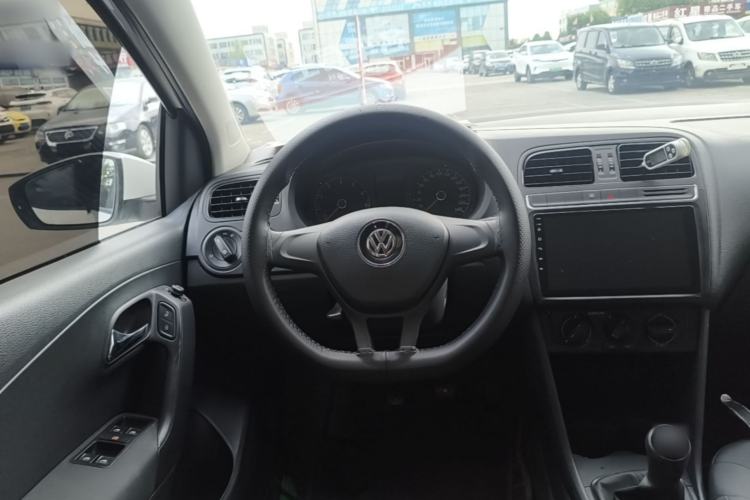 Used Volkswagen Polo 2016 1.4L Manual Fashion Model Steering Wheel