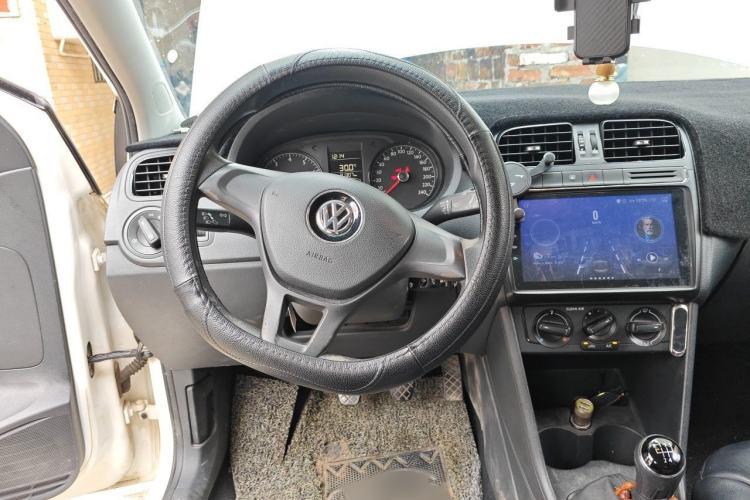 Used Volkswagen Polo 2016 1.4L Manual Fashion Model Steering Wheel