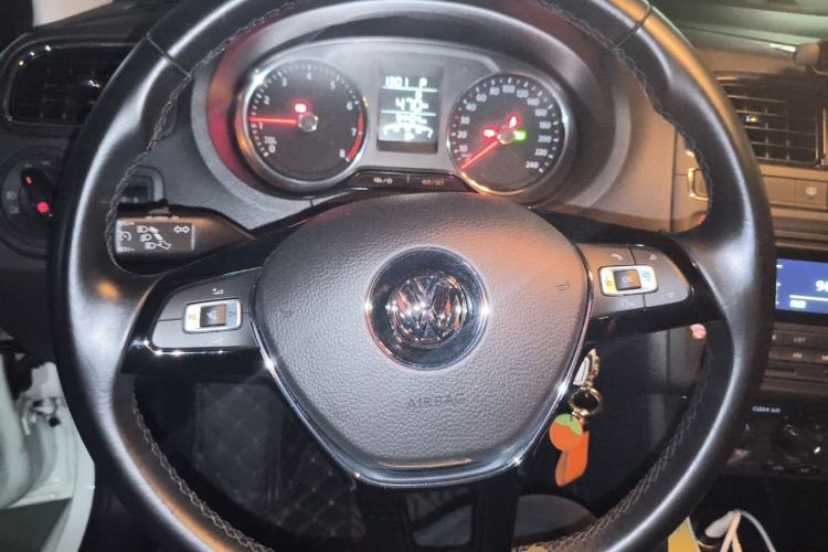 Used Volkswagen Polo 2016 1.6L Automatic Comfort Model Steering Wheel