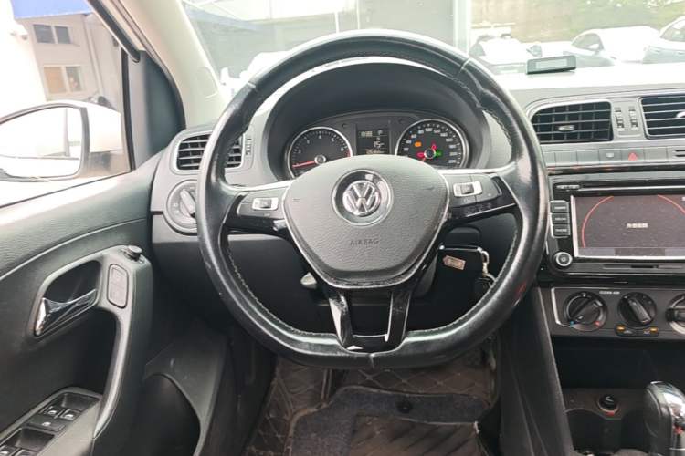 Used Volkswagen Polo 2016 1.6L Automatic Comfort Model Steering Wheel