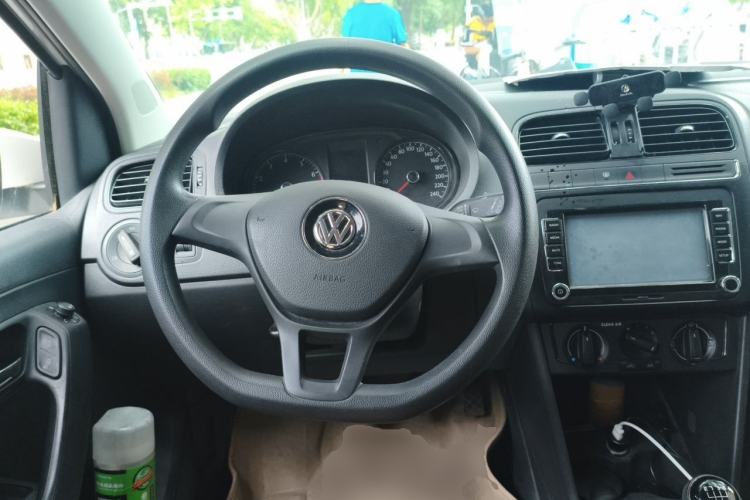 Used Volkswagen Polo 2016 1.4L Manual Fashion Model Steering Wheel