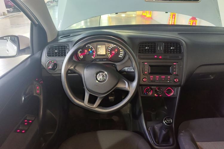 Used Volkswagen Polo 2016 1.4L Manual Fashion Model Steering Wheel
