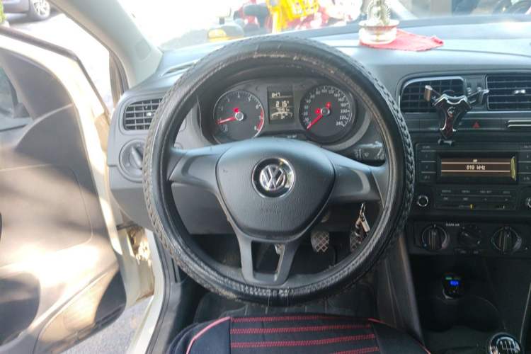 Used Volkswagen Polo 2016 1.4L Manual Fashion Model Steering Wheel