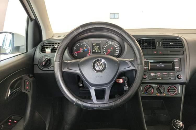 Used Volkswagen Polo 2016 1.4L Manual Fashion Model Steering Wheel