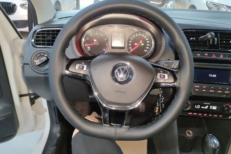 Used Volkswagen Polo 2016 1.6L Automatic Luxury Model Steering Wheel