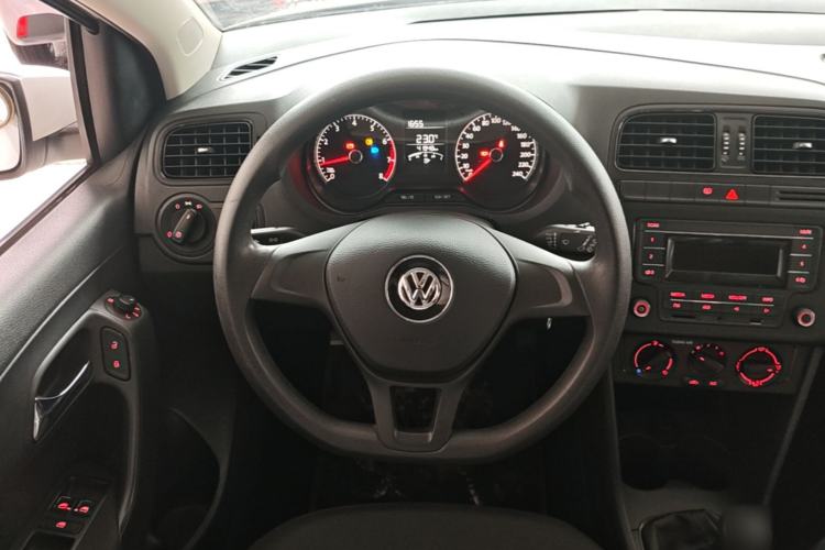 Used Volkswagen Polo 2016 1.4L Manual Fashion Model Steering Wheel