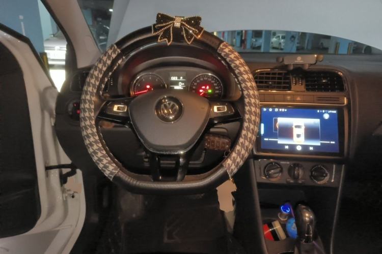 Used Volkswagen Polo 2016 1.6L Automatic Comfort Model Steering Wheel