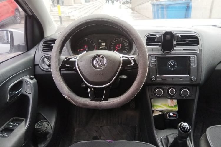 Used Volkswagen Polo 2016 1.4L Manual Fashion Model Steering Wheel