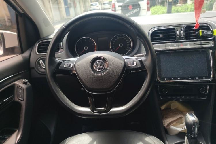 Used Volkswagen Polo 2016 1.6L Automatic Luxury Model Steering Wheel