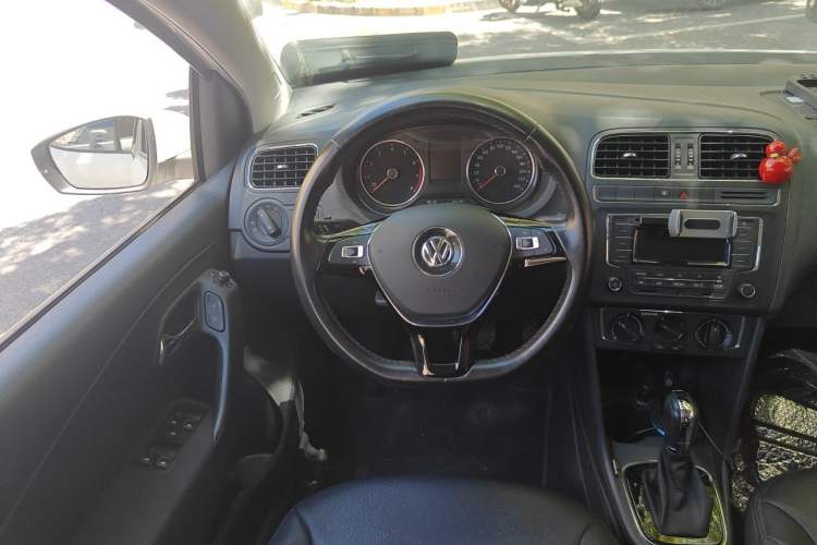 Used Volkswagen Polo 2016 1.6L Automatic Comfort Model Steering Wheel