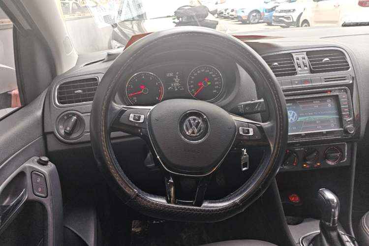 Used Volkswagen Polo 2016 1.6L Automatic Comfort Model Steering Wheel