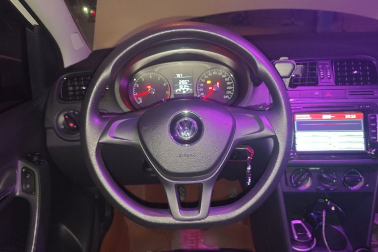 Used Volkswagen Polo 2016 1.4L Manual Fashion Model Steering Wheel