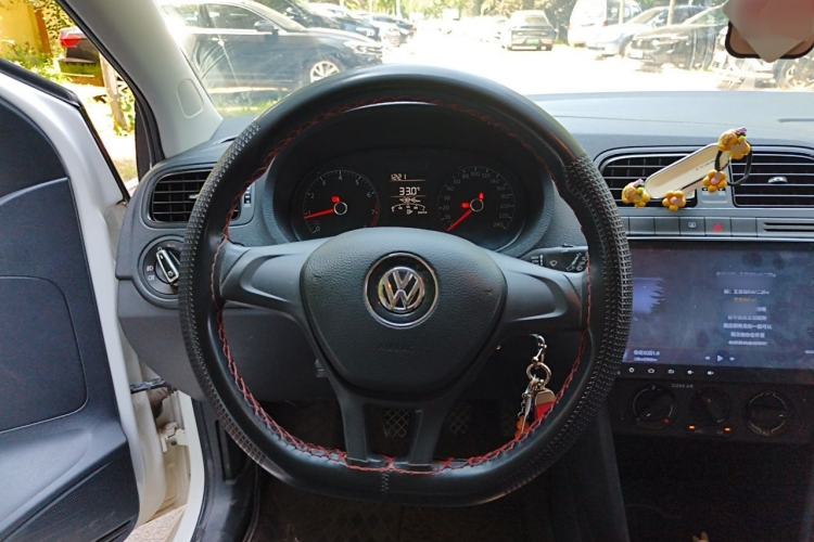 Used Volkswagen Polo 2016 1.4L Manual Fashion Model Steering Wheel