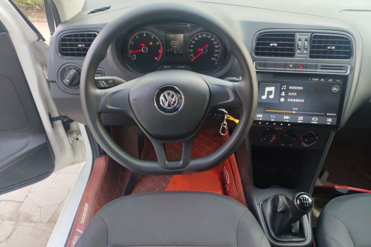 Used Volkswagen Polo 2016 1.4L Manual Fashion Model Steering Wheel