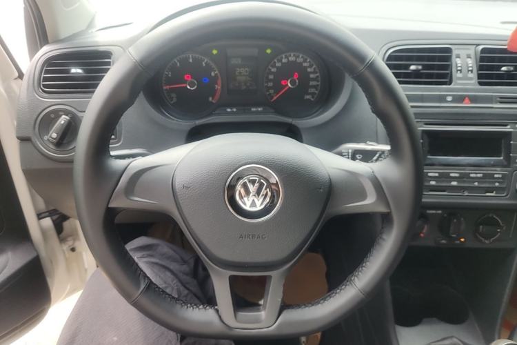 Used Volkswagen Polo 2016 1.4L Manual Fashion Model Steering Wheel