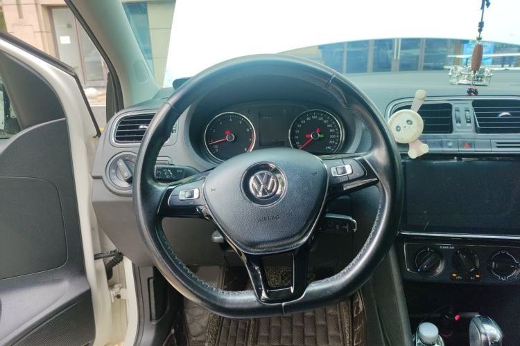 Used Volkswagen Polo 2016 1.6L Automatic Comfort Model Steering Wheel