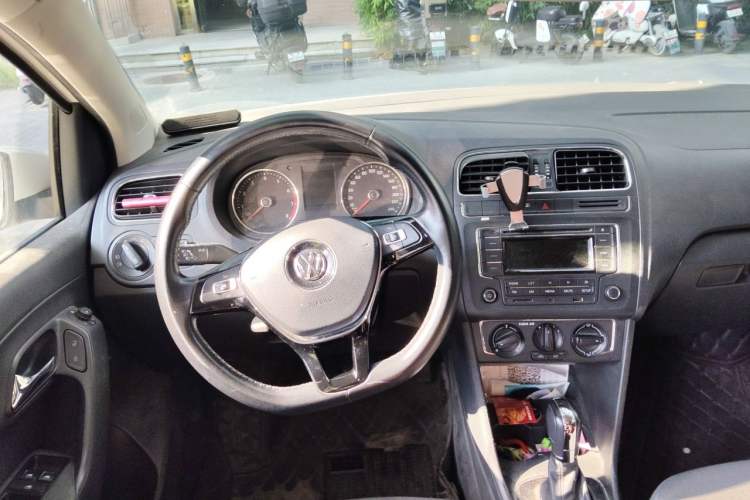 Used Volkswagen Polo 2016 1.6L Automatic Comfort Model Steering Wheel
