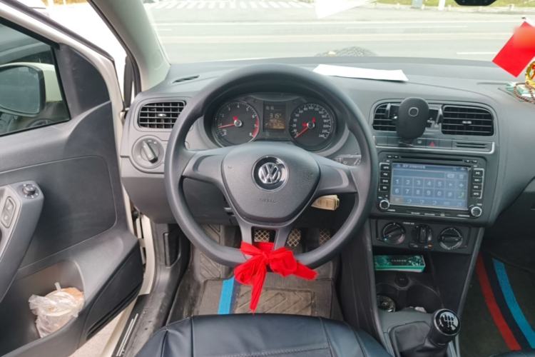 Used Volkswagen Polo 2016 1.4L Manual Fashion Model Steering Wheel