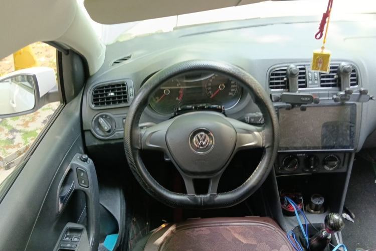 Used Volkswagen Polo 2016 1.4L Manual Fashion Model Steering Wheel