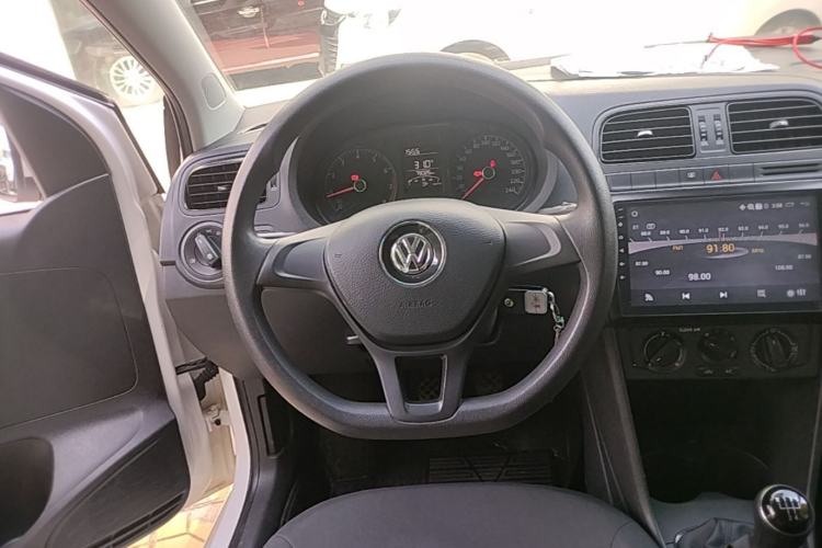 Used Volkswagen Polo 2016 1.4L Manual Fashion Model Steering Wheel
