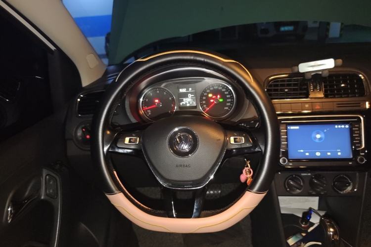 Used Volkswagen Polo 2016 1.6L Automatic Comfort Model Steering Wheel