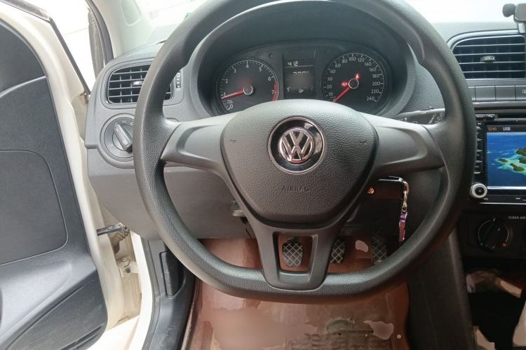 Used Volkswagen Polo 2016 1.4L Manual Fashion Model Steering Wheel