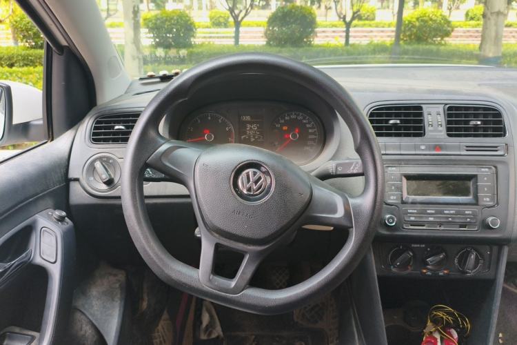 Used Volkswagen Polo 2016 1.4L Manual Fashion Model Steering Wheel