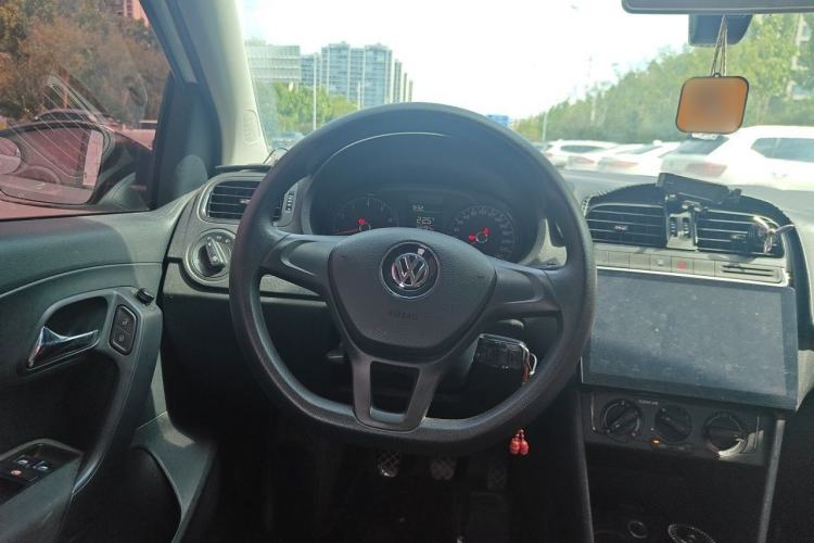 Used Volkswagen Polo 2016 1.4L Manual Fashion Model Steering Wheel