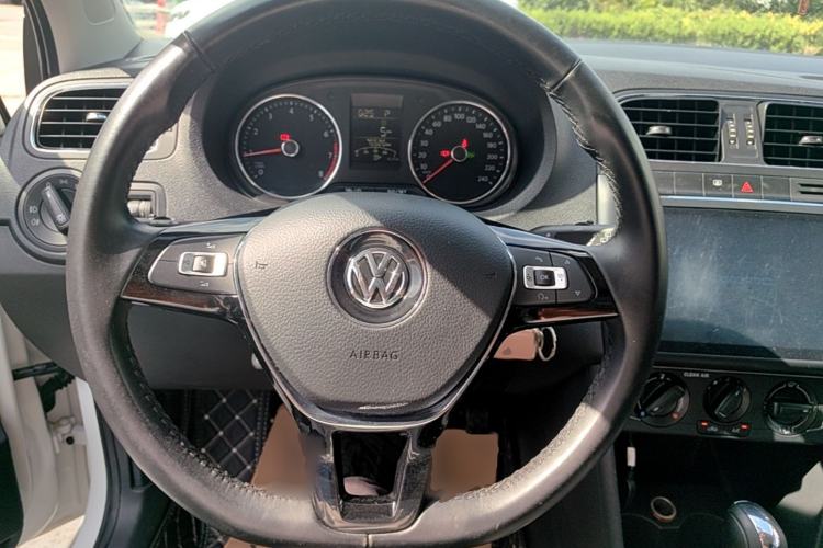 Used Volkswagen Polo 2016 1.6L Automatic Comfort Model Steering Wheel