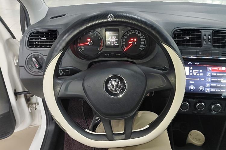 Used Volkswagen Polo 2016 1.4L Manual Fashion Model Steering Wheel