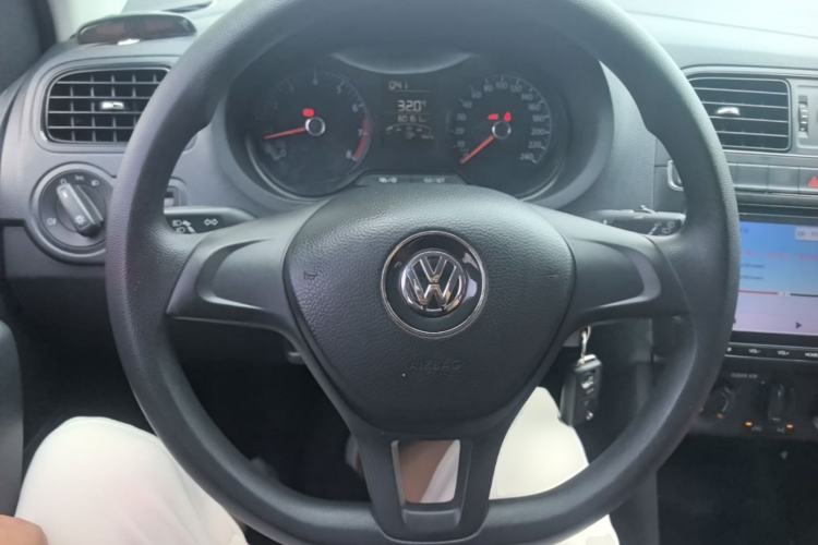 Used Volkswagen Polo 2016 1.4L Manual Fashion Model Steering Wheel