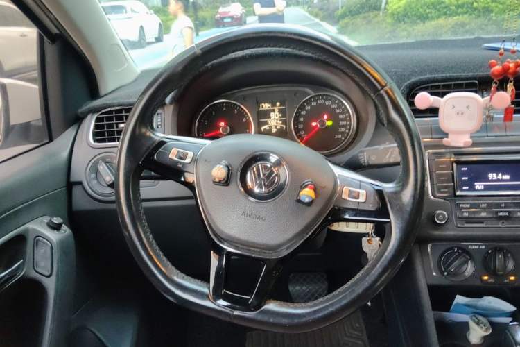 Used Volkswagen Polo 2016 1.6L Automatic Comfort Model Steering Wheel