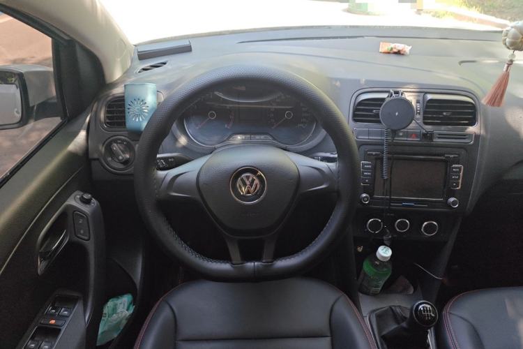 Used Volkswagen Polo 2016 1.4L Manual Fashion Model Steering Wheel
