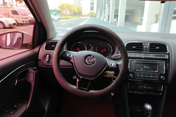 Used Volkswagen Polo 2016 1.6L Automatic Luxury Model Steering Wheel