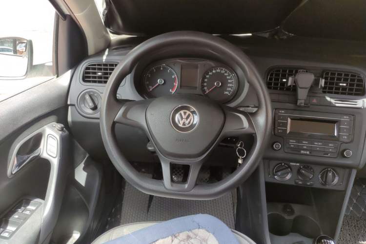 Used Volkswagen Polo 2016 1.4L Manual Fashion Model Steering Wheel
