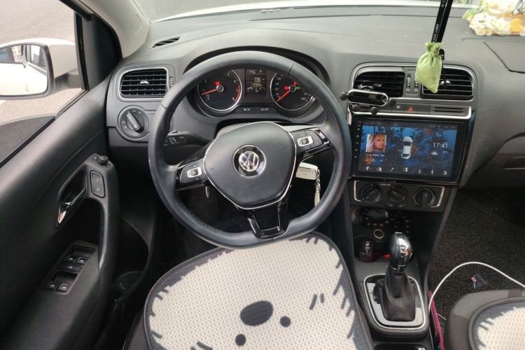 Used Volkswagen Polo 2016 1.6L Automatic Comfort Model Steering Wheel