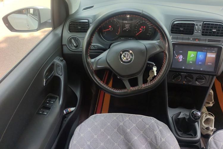 Used Volkswagen Polo 2016 1.4L Manual Fashion Model Steering Wheel