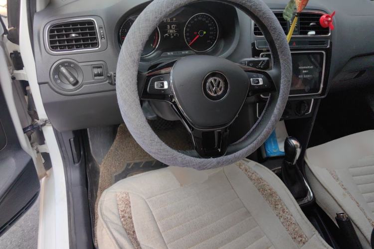 Used Volkswagen Polo 2016 1.6L Automatic Comfort Model Steering Wheel
