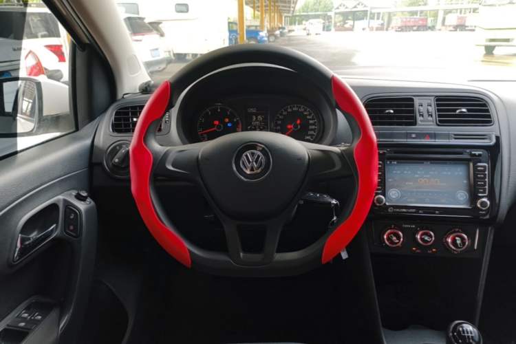 Used Volkswagen Polo 2016 1.4L Manual Fashion Model Steering Wheel