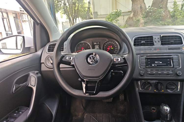 Used Volkswagen Polo 2016 1.6L Automatic Comfort Model Steering Wheel