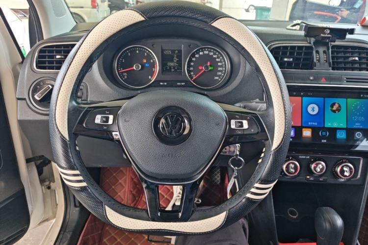 Used Volkswagen Polo 2016 1.6L Automatic Comfort Model Steering Wheel