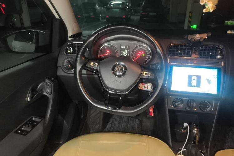 Used Volkswagen Polo 2016 1.6L Automatic Comfort Model Steering Wheel