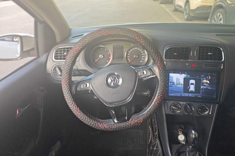 Used Volkswagen Polo 2016 1.6L Automatic Comfort Model Steering Wheel