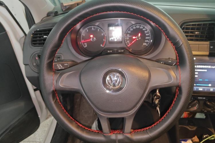 Used Volkswagen Polo 2016 1.4L Manual Fashion Model Steering Wheel