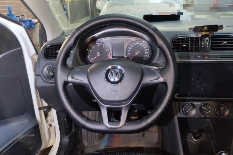 Used Volkswagen Polo 2016 1.4L Manual Fashion Model Steering Wheel