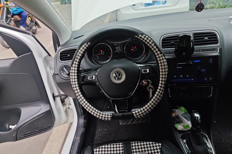 Used Volkswagen Polo 2016 1.6L Automatic Comfort Model Steering Wheel